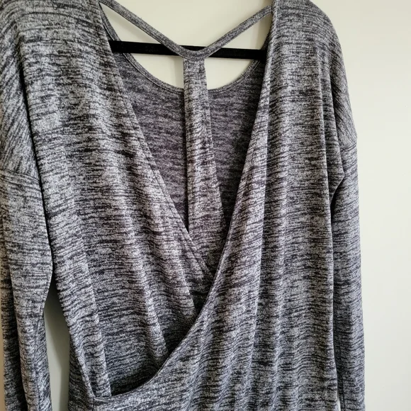 Athleta Pose Layered Cutout Back Tunic Top, Heathered Marled Gray, Size Small - Picture 5 of 8